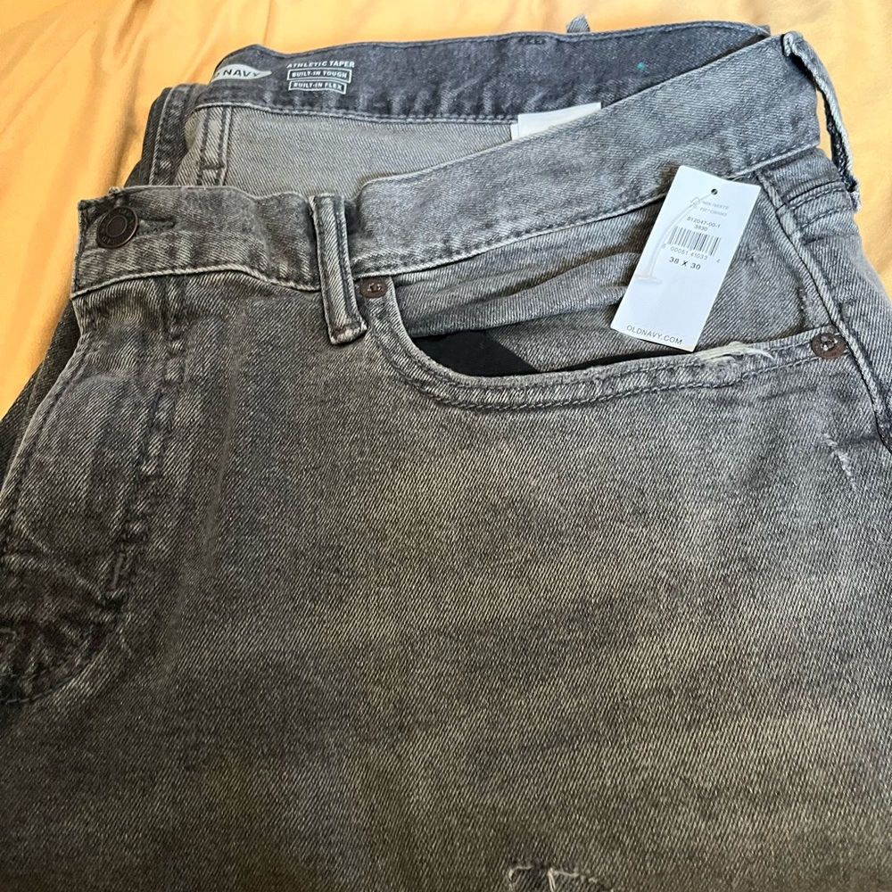 NWT Men’s 38X 30” distressed jeans. Old Navy.